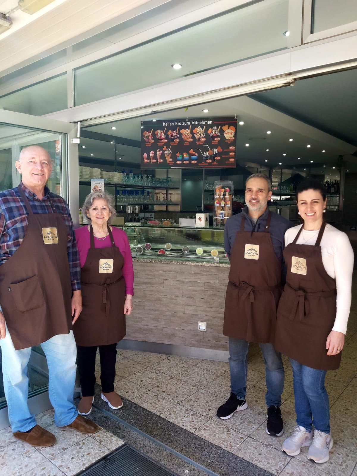 Das Team vom Dolomiti Eiscafé in Meckenheim